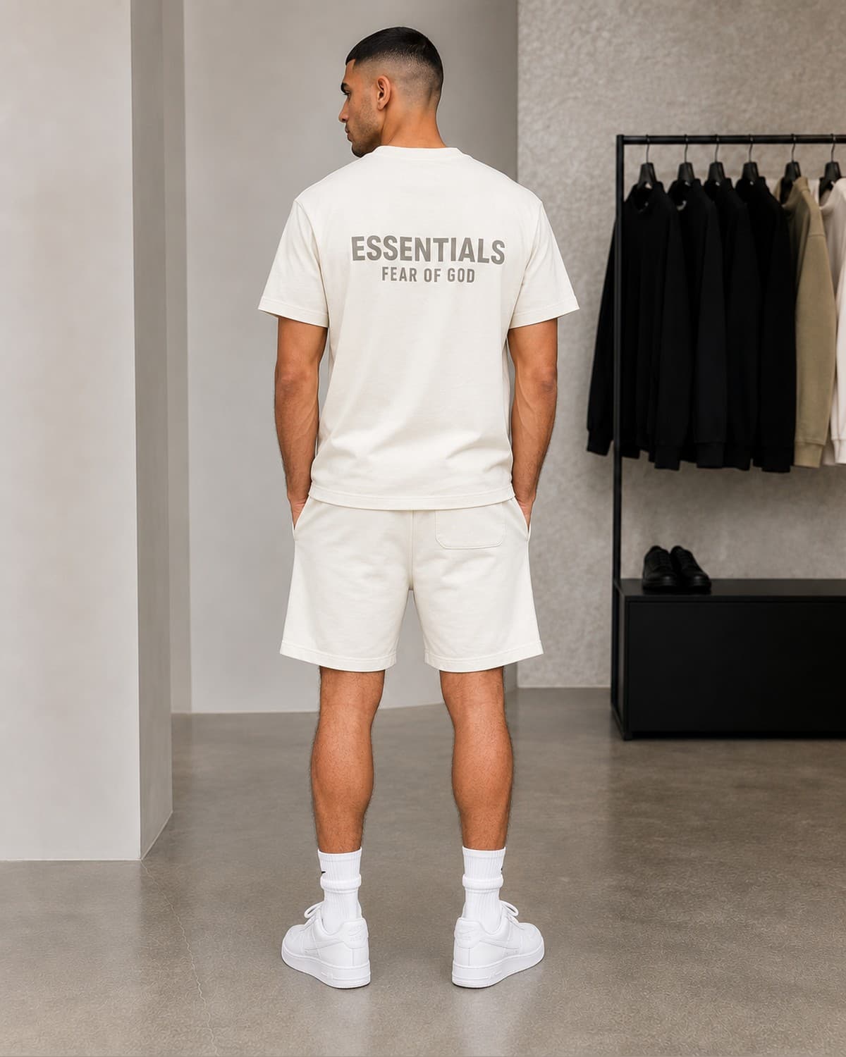 חליפת קיץ מבית המותג Essentials - Fear of God 2