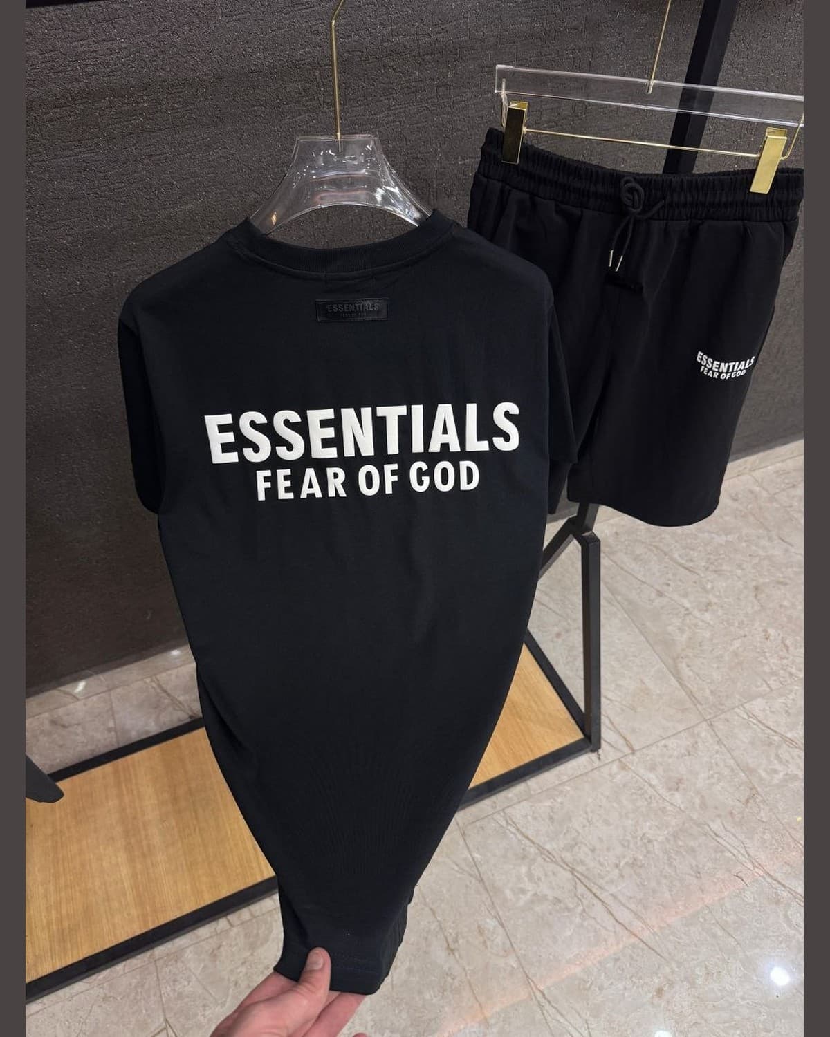 חליפת קיץ מבית המותג Essentials - Fear of God 9