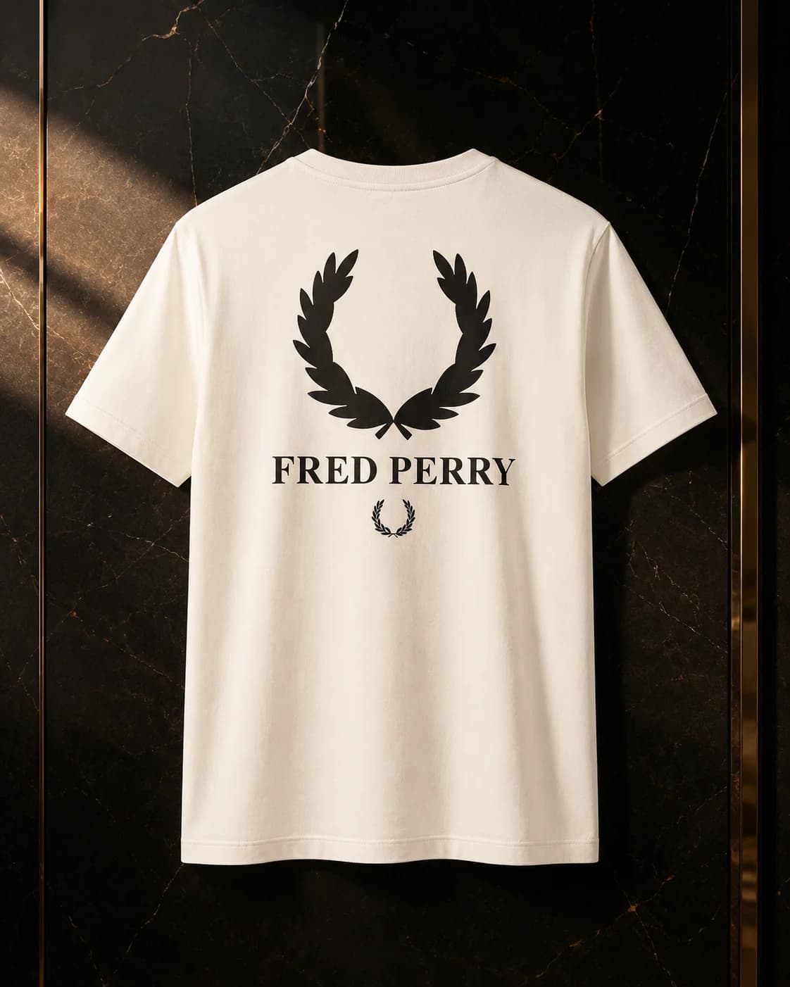 חולצת טי-שירט 'Fred Perry' קלאסית עם הדפס גב 6